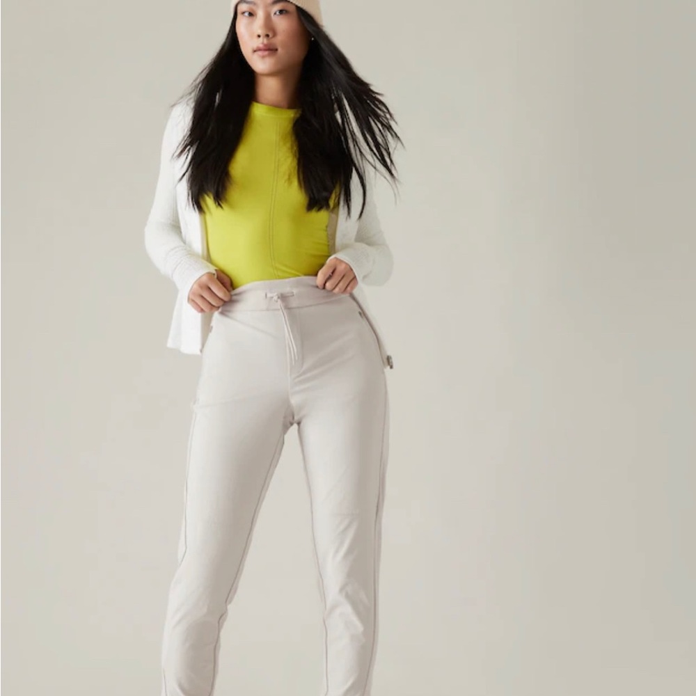 Headlands Hybrid Trek Jogger
All-around stretch with medium compression.